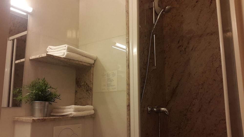 Hotel Le Collier Antibes Ngoại thất bức ảnh